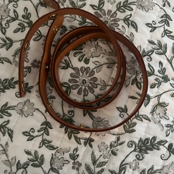 Louis Vuitton - Picture 2 of 6